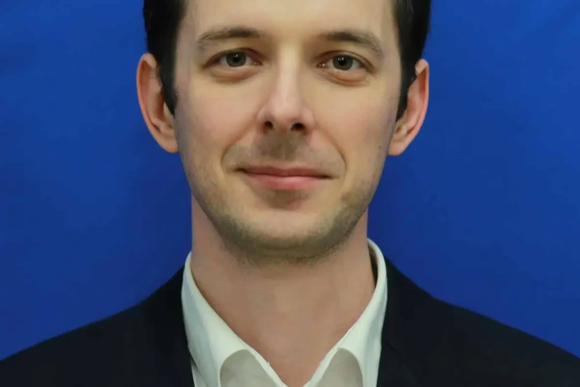 Purtătorul de cuvânt al USR, Cristian Seidler, către PNL și UDMR: Stingeți lumina împreună cu PSD și o parte din extremiști?