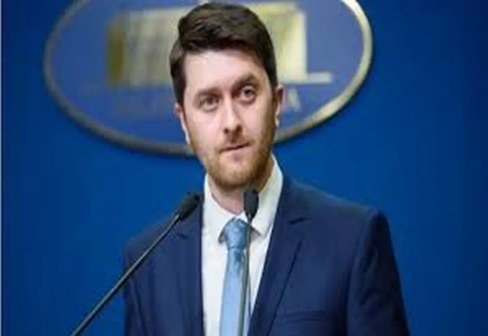 Liviu Iolu: „Reprezentanta PNL în BEC Dâmbovița, Angelica Coman, a votat alături de PSD pentru a interzice mesajul: O românie fără hoție!”
