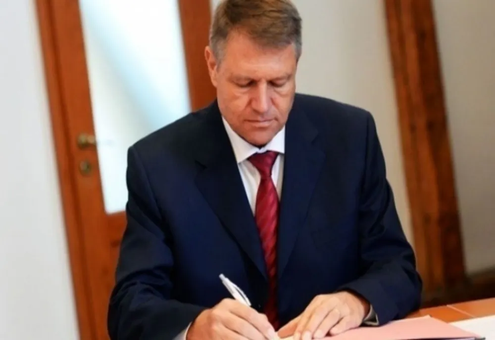 Preşedintele Klaus Iohannis a semnat, luni, decretele de eliberare din funcţie a 12 magistraţi