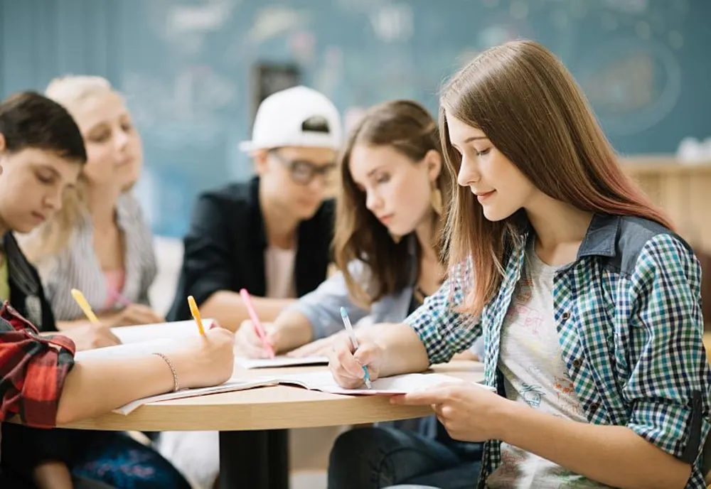 USR PLUS este singurul partid parlamentar care susţine reexaminarea legii care vizează şi educaţia pentru sănătate în şcoli