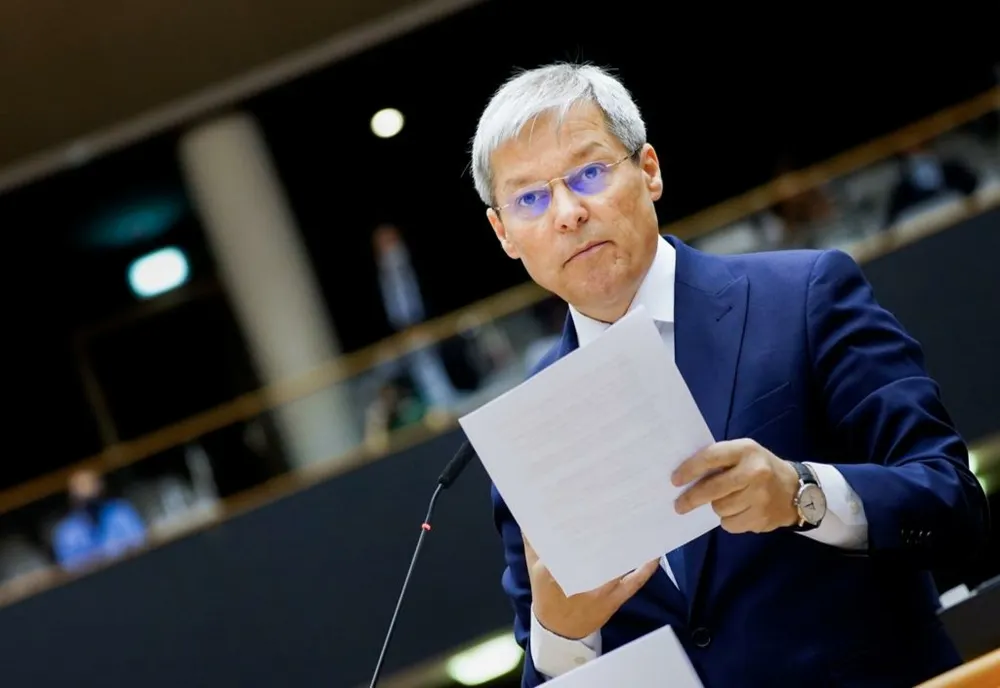 Cioloș: "Le cer domnilor Cîțu și Ciolacu să explice pensionarilor cu venituri mici pe care îi țin în sărăcie de ce ei și partidele lor se opun eliminării pensiilor speciale”