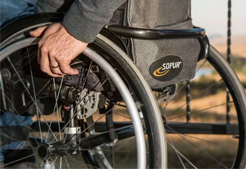 Proiect USR: Tinerii cu handicap grav să poată beneficia de pensia de invaliditate