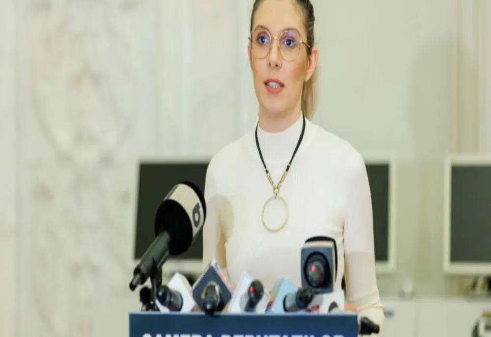 DIANA BUZOIANU (USR): „TREBUIE SĂ CORECTĂM URGENT LEGEA PRIVIND REDUCEREA PLASTICULUI DE UNICĂ FOLOSINȚĂ!”