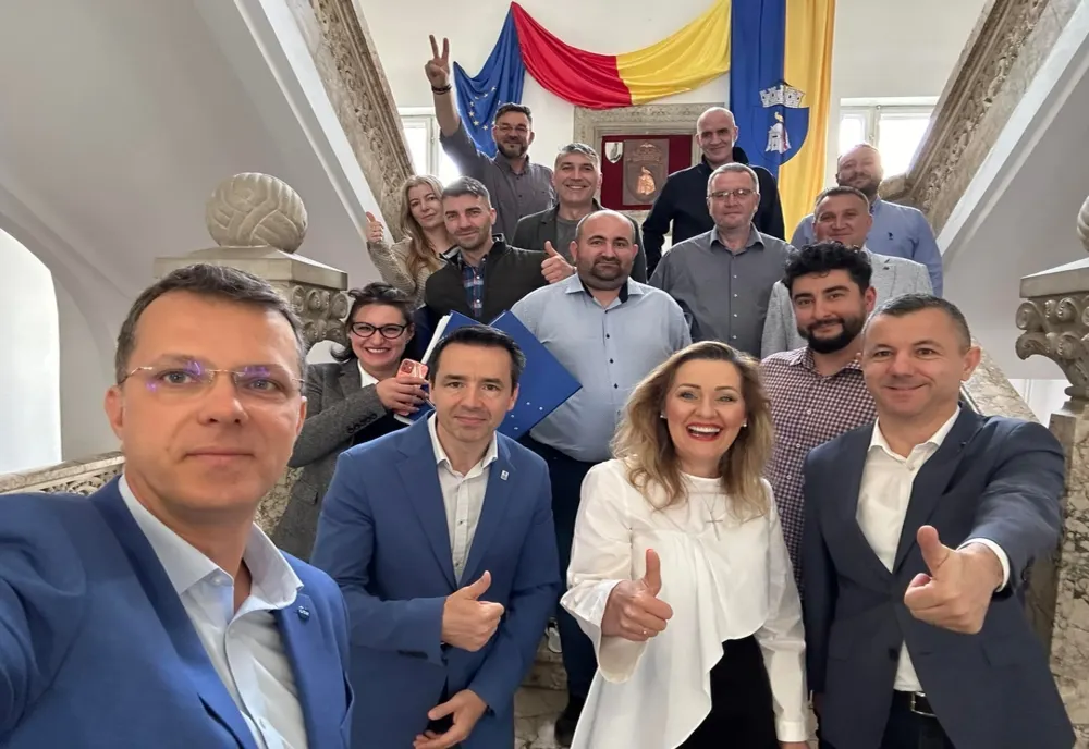 USR:  Şase dintre cele zece candidaturi pentru preşedinţia USR au fost validate