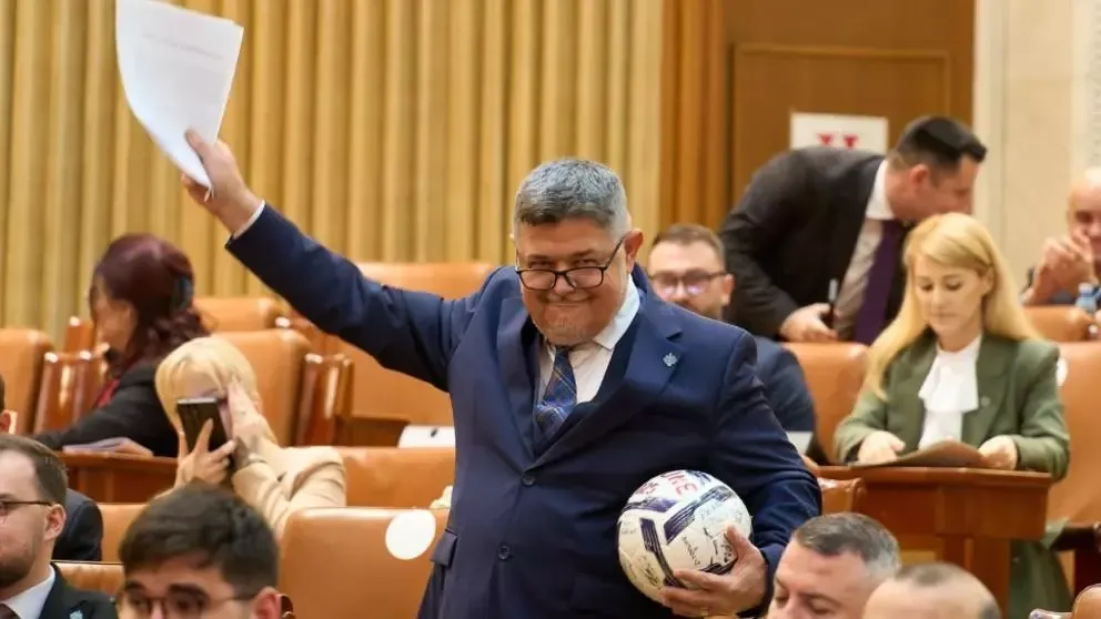 Presiune pe Guvern: PACE și AUR pregătesc moțiuni de cenzură împotriva Executivului