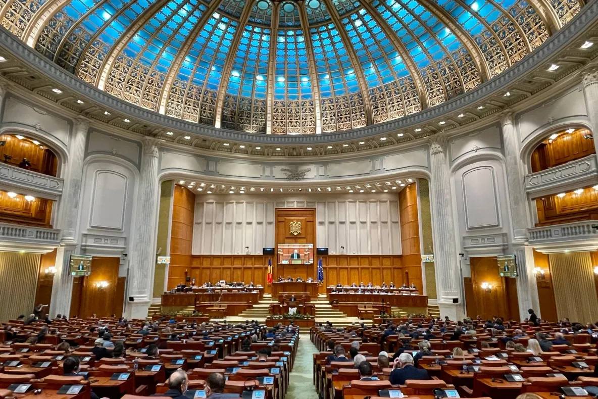 Legea care interzice vânzarea companiilor de stat a fost adoptată în Parlament