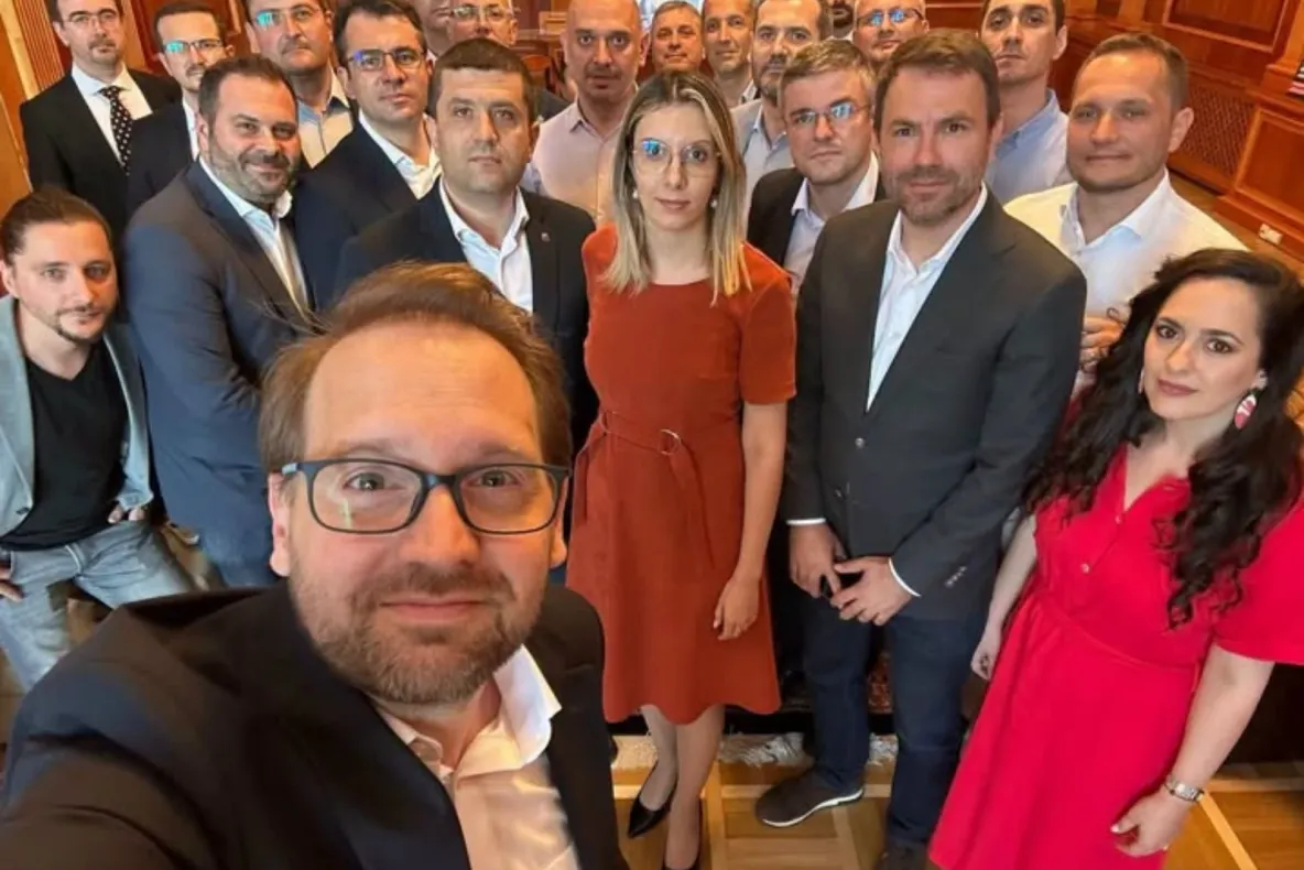 USR îl susține pe Dominic Fritz după decizia CCR. Vot unanim pentru șeful partidului