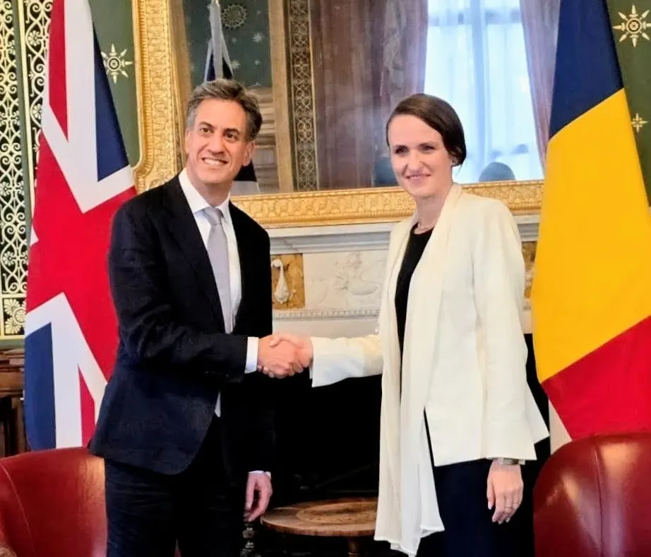 Oana Țoiu s-a întâlnit cu ministrul de Externe britanic. Pe agendă: comunitatea română din UK și apărarea