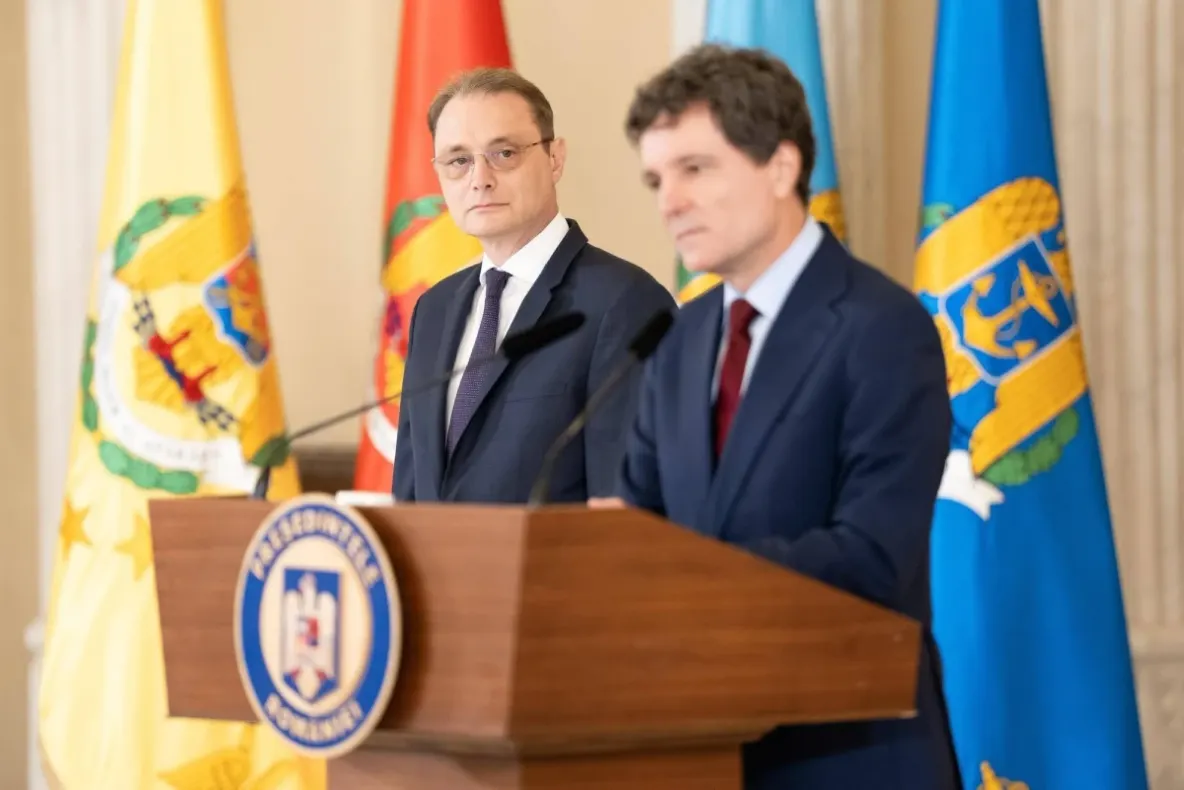 Încep negocierile pentru noul Guvern. Ce condiții pun PSD, PNL, UDMR și AUR pentru votul de învestitură