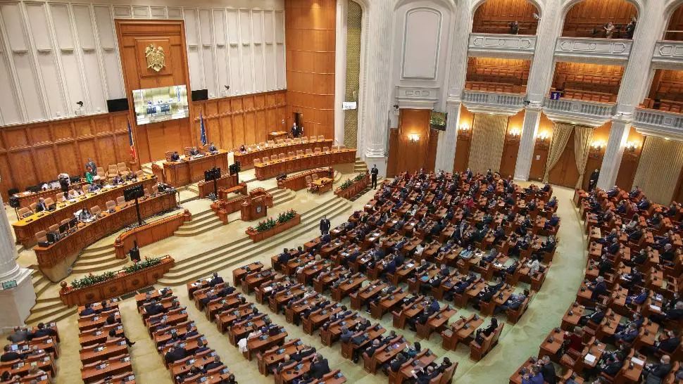 Moțiunea anti‑Bolojan, citită în plenul reunit, în lipsa premierului