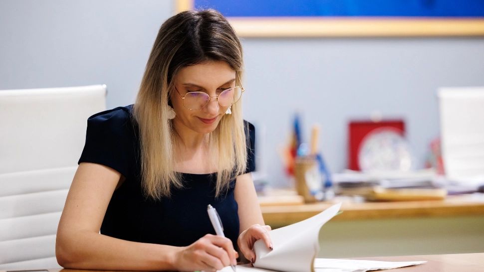 „Se văd din satelit”: Buzoianu denunță afacerile ilegale cu balast din Olt