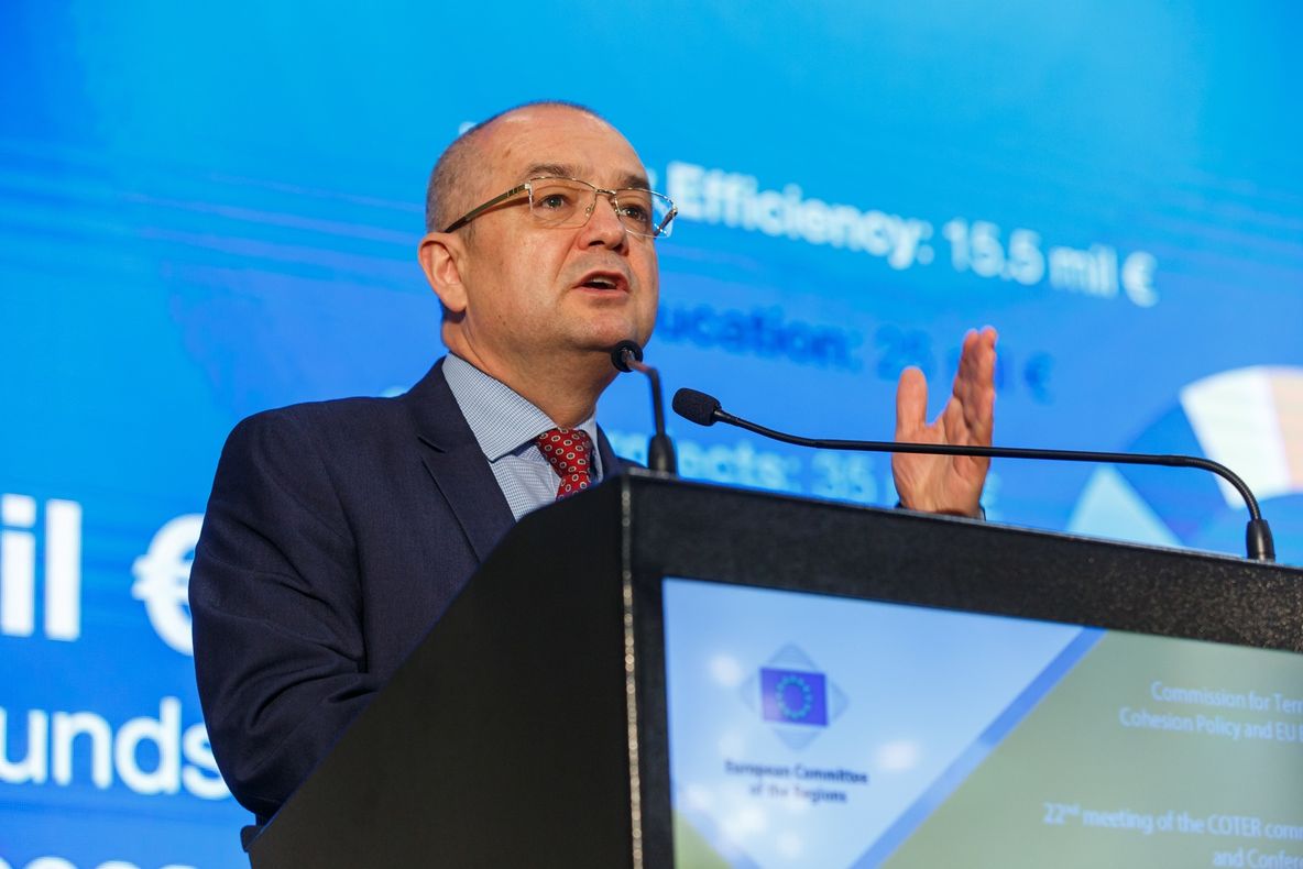 Emil Boc: Cei care au dat jos guvernul să îl pună altul la loc. Le urăm succes!