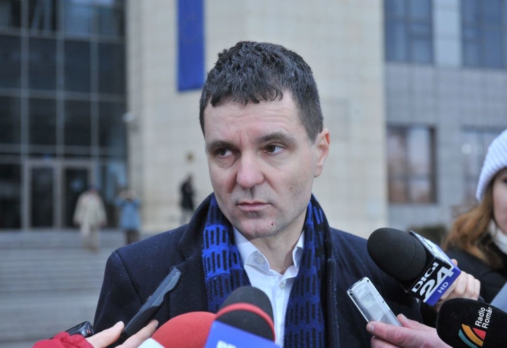 Nicușor Dan îi răspunde Gabrielei Firea: N-aş recomanda-o nici ca preşedinte de scară de bloc!