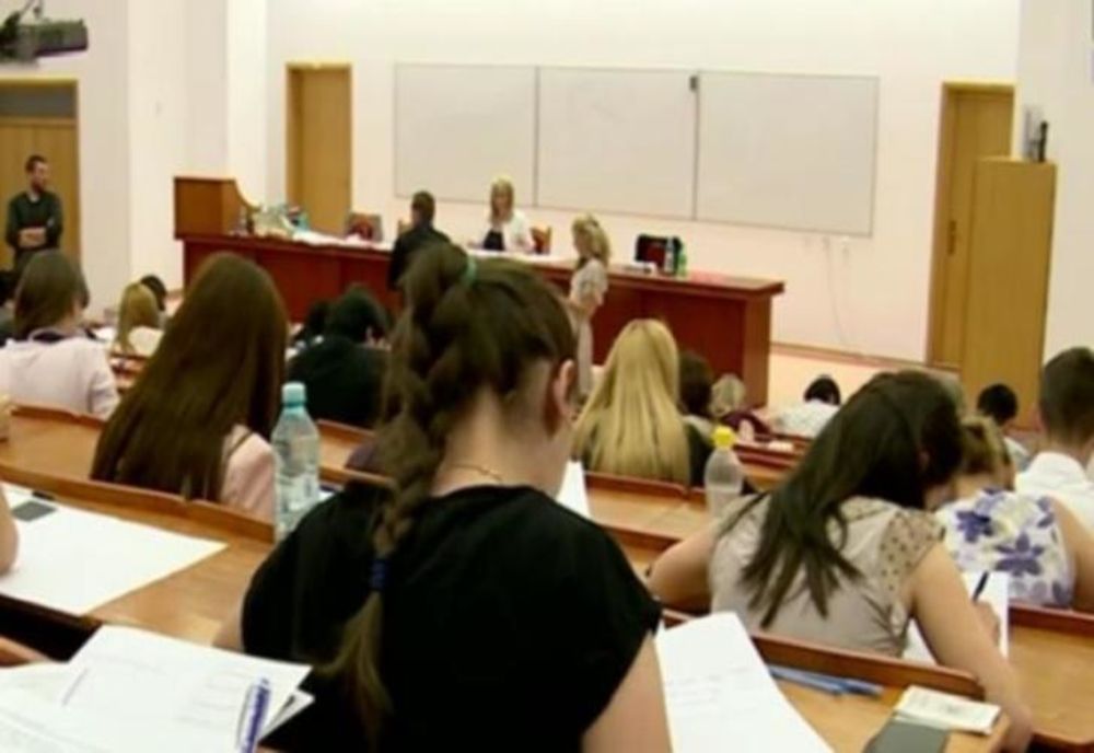 USR acuză PSD și PNL că au votat împreună ”pentru ca rectorii să-şi poată păstra funcţiile pe viaţă”