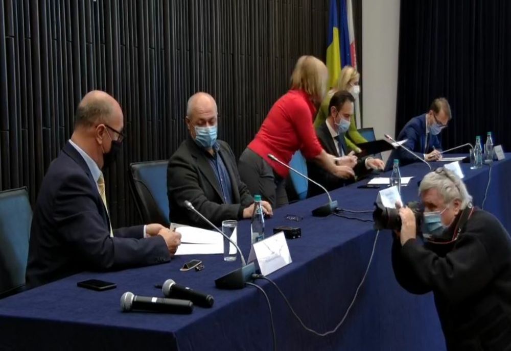 Tren-tramvai între Timișoara și Reșița și drumuri modernizate. Parteneriat semnat între administrațiile din Timiș și Caraș-Severin