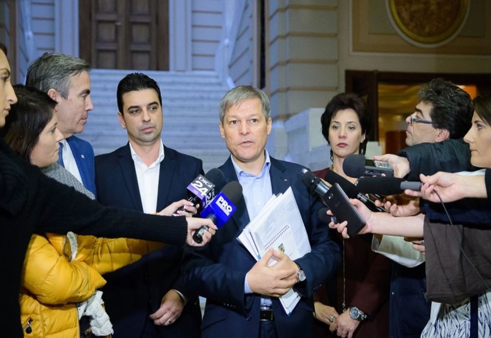 Liderul USR-PLUS, Dacian Cioloș, salută decizia Patriarhiei Române de a se implica în campania de vaccinare