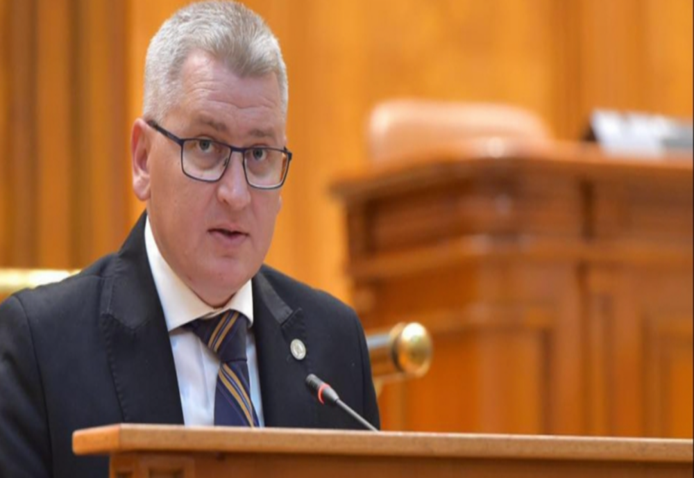 USR iese la atac! Dacian Cioloș cere demiterea de urgență a lui Florin Roman din funcția de ministru al Cercetării