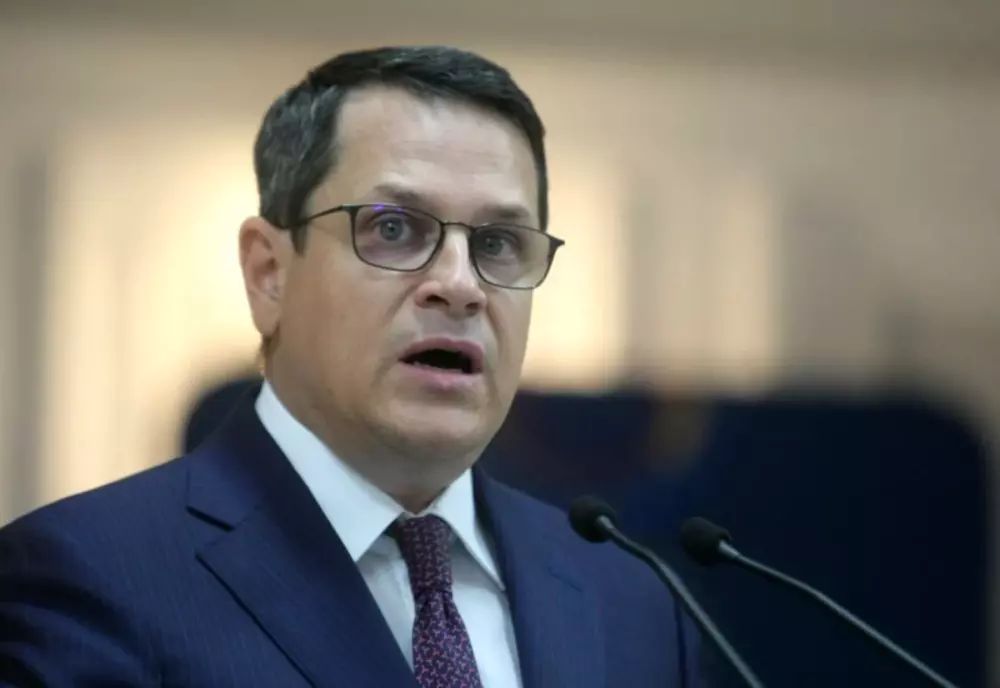 USR îi cere demisia lui Eduard Hellvig pentru „odioasele legi ale securismului naţional”