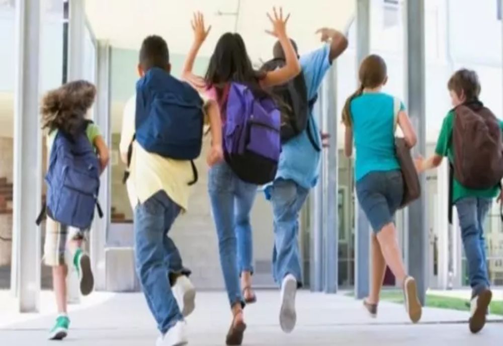 Programul ”Masa caldă în școli” trebuie permanentizat, potrivit unui grup de parlamentari USR PLUS