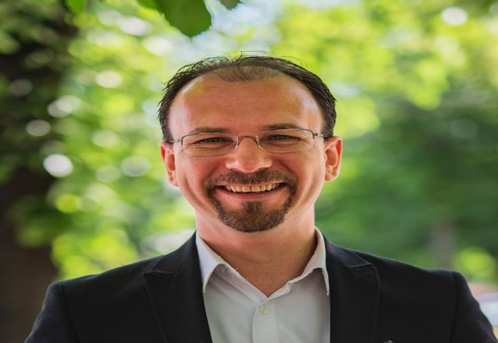 Peste 100 de membri ai USR Prahova, între care deputatul Mihai Poliţeanu, demisionează din partid