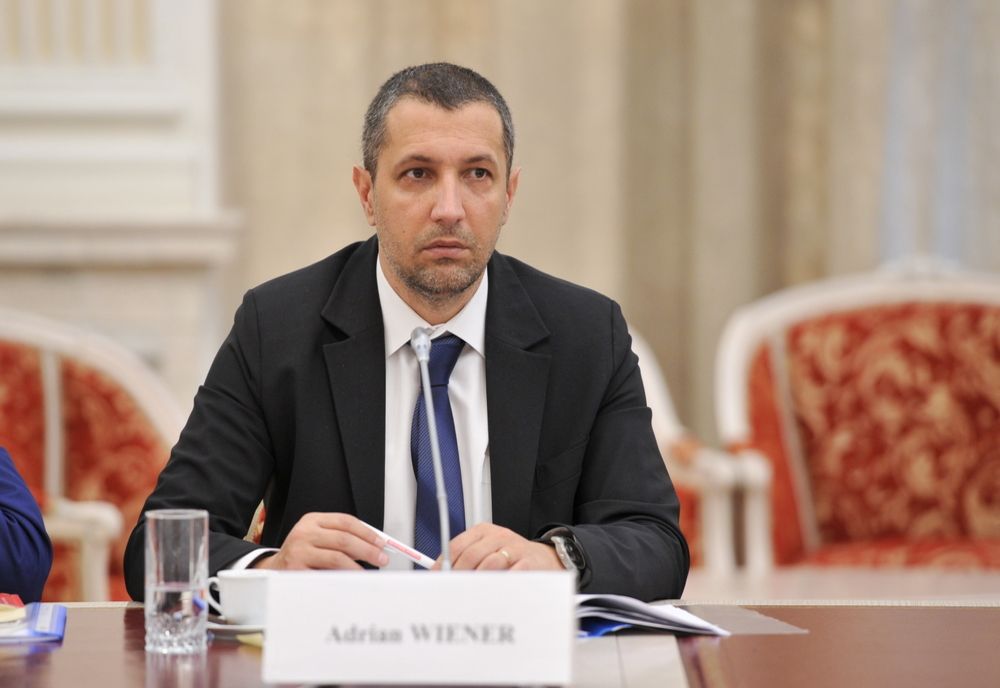 Deputatul USR Adrian Wiener îi solicită lui Rafila să modifice de urgenţă mecanismul de evaluare a medicamentelor deficitare