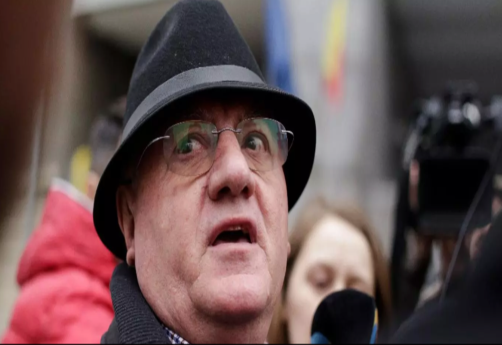 Clotilde Armand a trimis buldozerul la hotelul lui Dumitru Dragomir: gardul a fost dărâmat