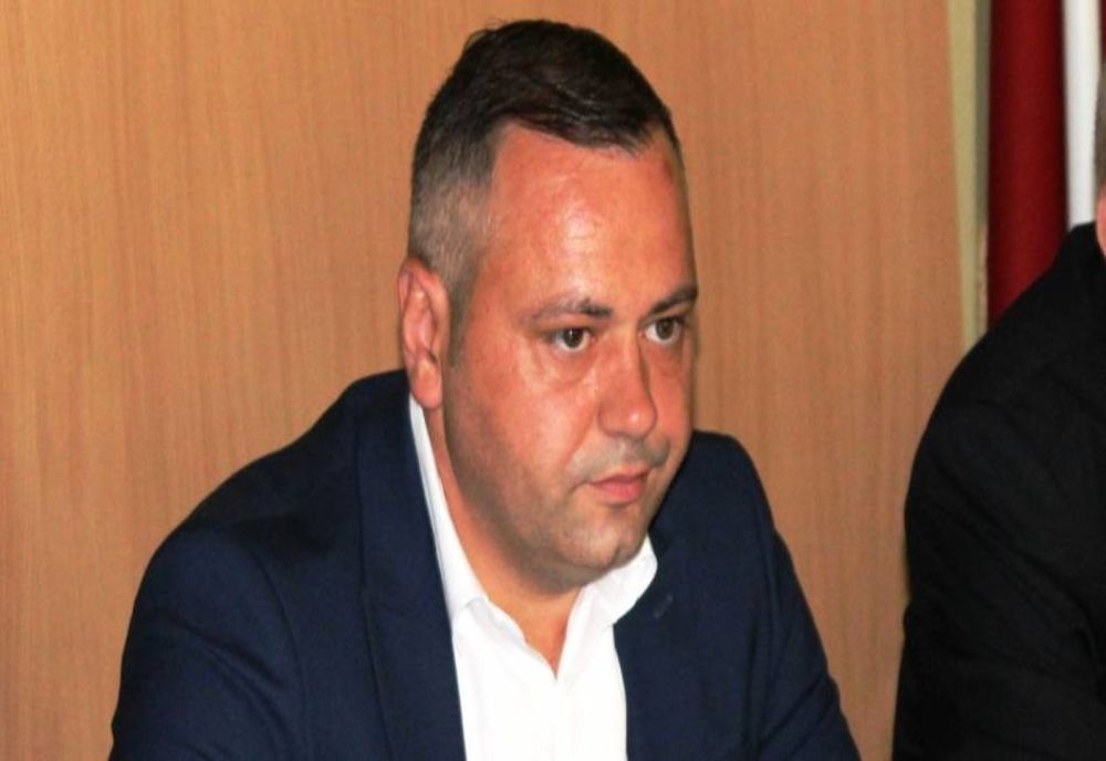 USR: Ministrul Agriculturii, Florin Barbu, se face că verifică șmecheria pe care parlamentarul Florin Barbu a făcut-o pentru familia lui Paul Stănescu