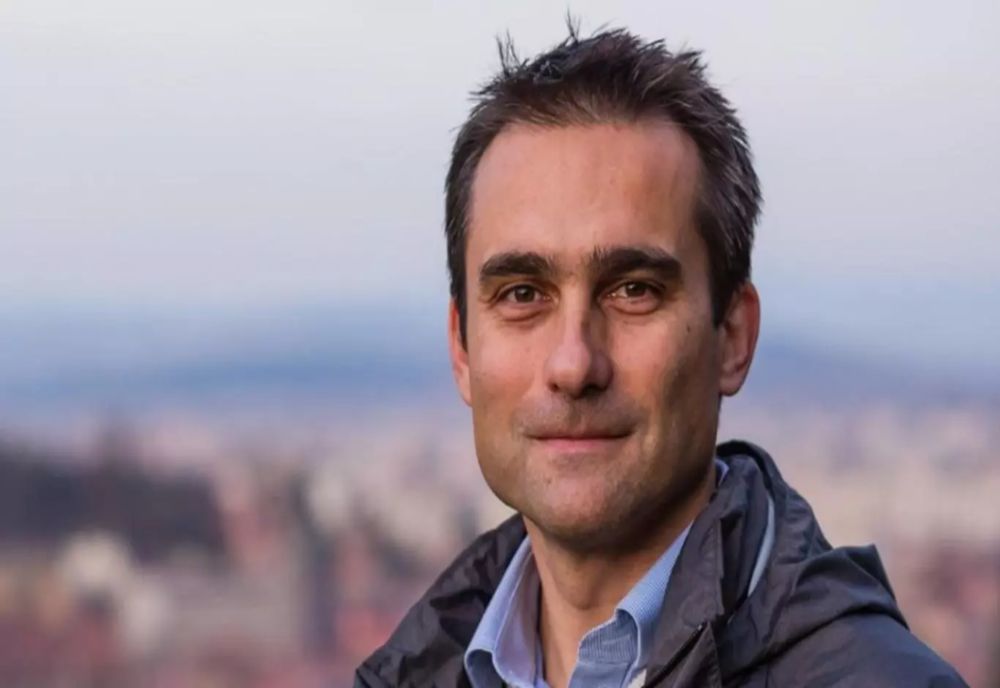 RĂZBOI ÎN USR: LASCONI SE CONTRAZICE CU ALLEN COLIBAN, DUPĂ CE I-A CERUT RETRAGEREA DE LA PREZIDENȚIALE