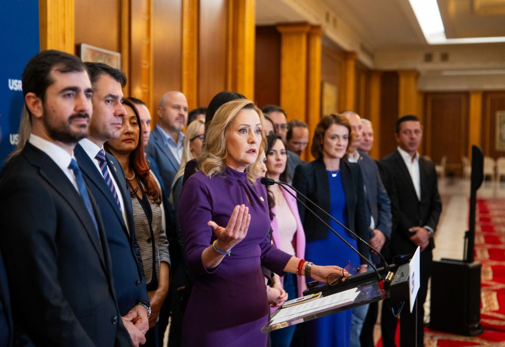 ELENA LASCONI: „SĂ RĂMÂNEM CALMI ŞI SĂ CEREM RĂSPUNSURI DE LA CEI CARE AU OBLIGAŢIA SĂ LE PREZINTE PUBLIC”