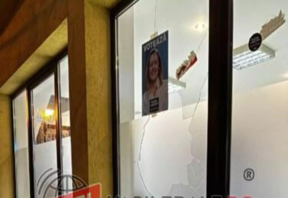 SEDIUL DE CAMPANIE AL USR MARAMUREȘ, VANDALIZAT. ATACATORII AU SPART GEAMURILE ȘI AU LĂSAT CANDELE LA FERESTRE