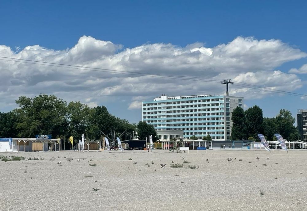 Buzoianu: În cazul a circa 80% dintre contractele pentru închirierea plajelor din Năvodari existau construcții ilegale