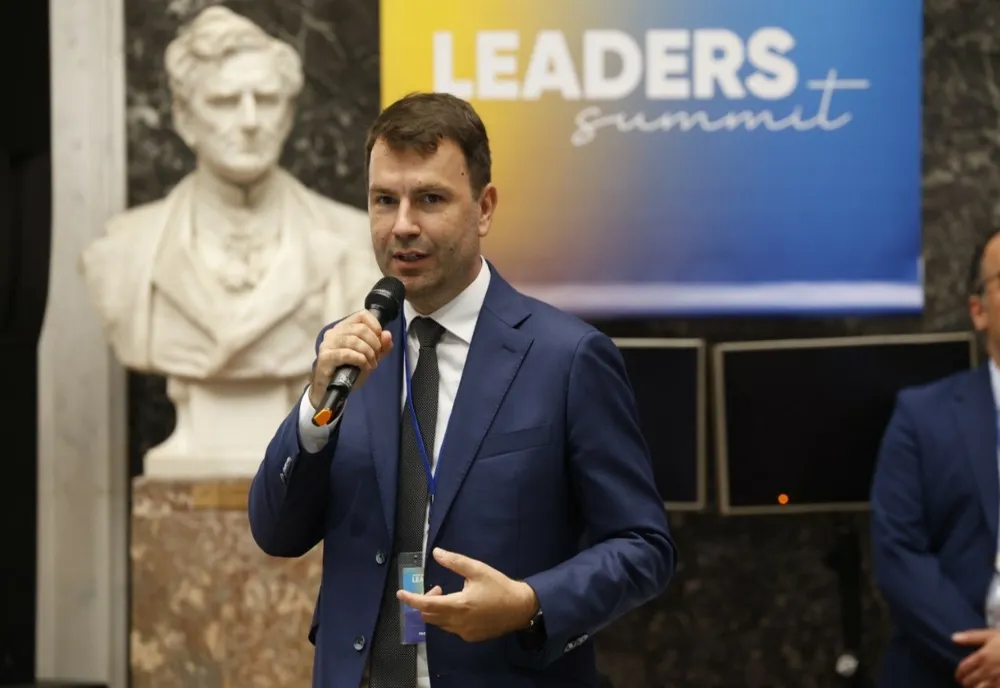 „O poveste cu incompatibilități în care vedem cum funcționează instituțiile statului român, la comanda PSD