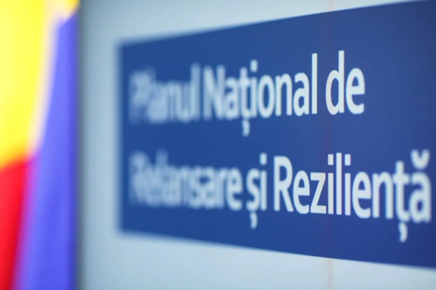 Lovitură pentru proiectele României: Europarlamentarii PNL se opun extinderii termenului PNRR