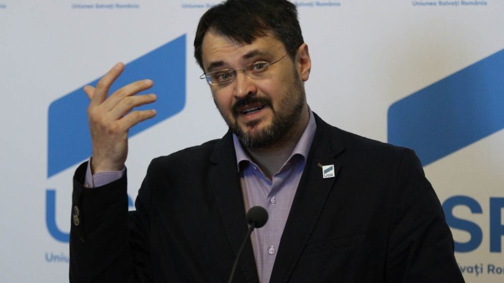 Ghinea (USR): Eu, personal, mi-aș tăia mâna decât să votez un premier Predoiu