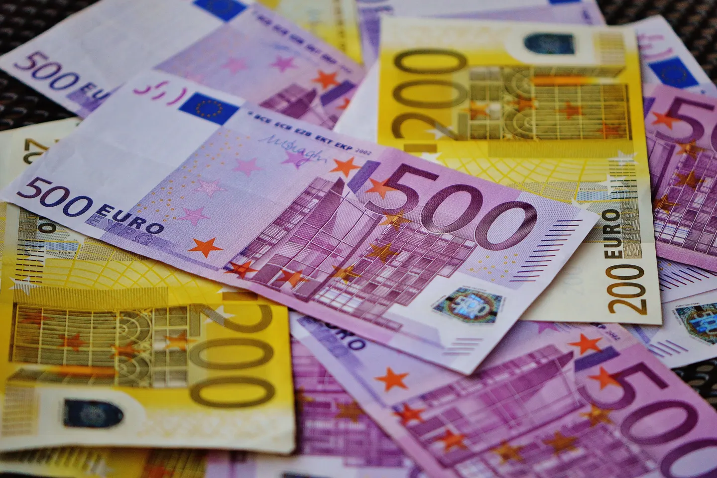 România pierde sute de milioane de euro din PNRR. Politicienii aruncă vina de la unul la altul
