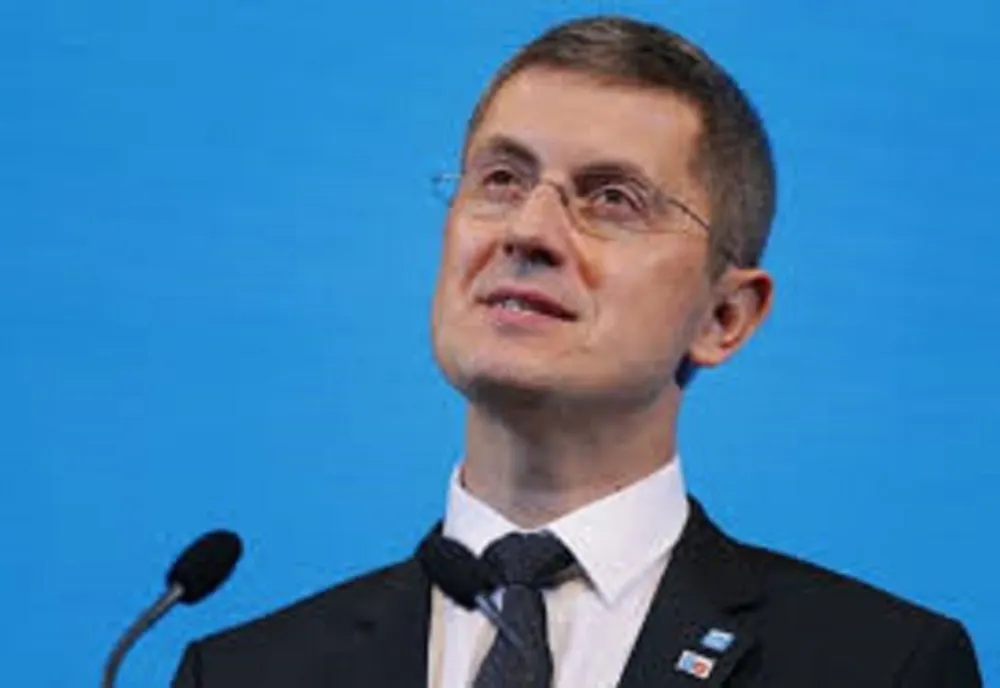 Dan Barna râde de moțiunea PSD împotriva ministrului Ghinea: ”E un exerciţiu de umflat muşchii”