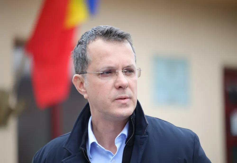 MOȘTEANU: ȘMECHERIA PSD - MERGE LA DOUĂ CAPETE, CU VICTOR PONTA ȘI CU CRIN ANTONESCU