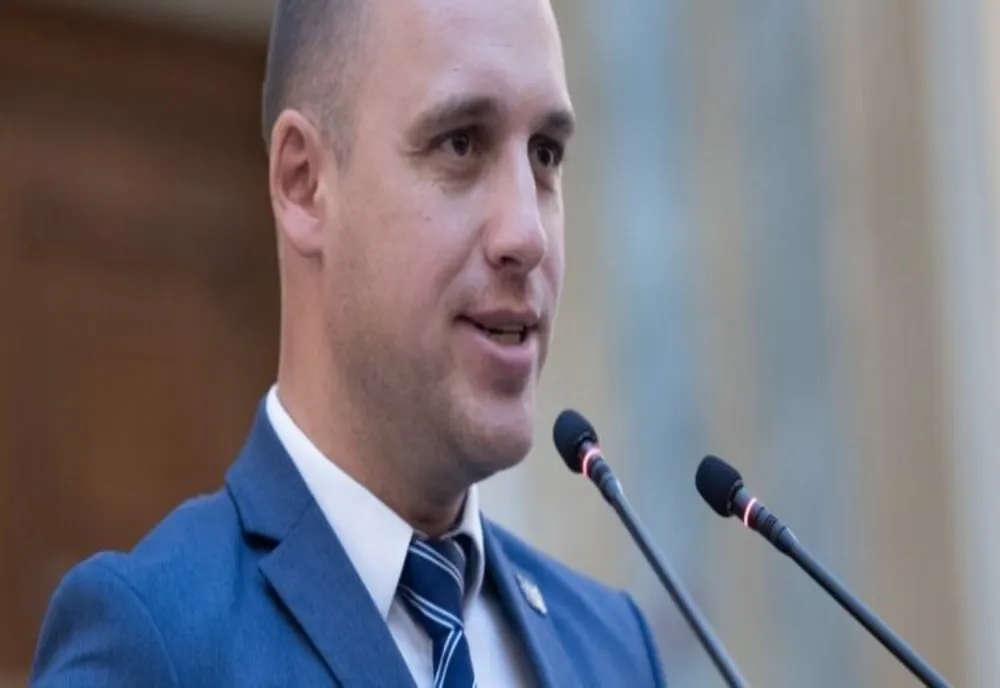 USR: MINISTRUL TÎLVĂR SFIDEAZĂ ROMÂNII. NU A VENIT ÎN PARLAMENT SĂ EXPLICE CE SE ÎNTÂMPLĂ CU DRONELE RUSEȘTI