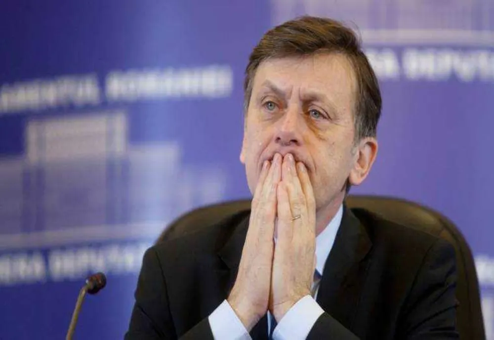 VAL DE REACȚII DUPĂ CE CRIN ANTONESCU A ANUNȚAT CĂ ÎȘI SUSPENDĂ CANDIDATURA LA COTROCENI. CE A SPUS NICUȘOR DAN