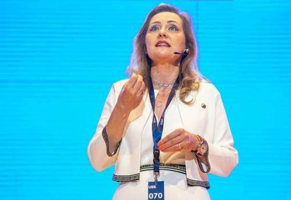 ELENA LASCONI SUNĂ MOBILIZAREA: MIZA ALEGERILOR DIN 1 ȘI 8 DECEMBRIE ESTE VIITORUL DEMOCRATIC ȘI EUROPEAN AL ROMÂNIEI!
