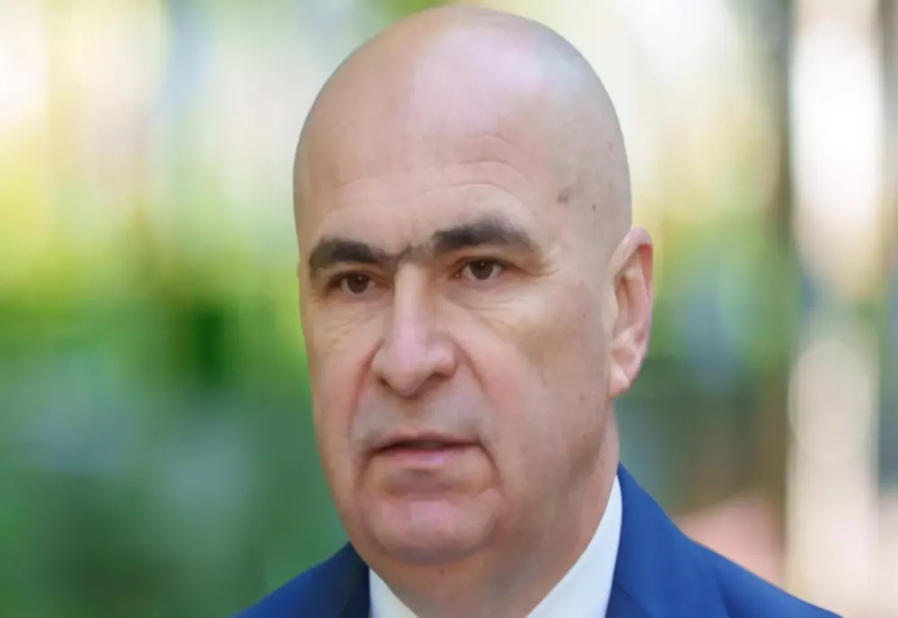 Bolojan îi răspunde lui Manda: „Nu lucrez după ureche, ci după un plan”