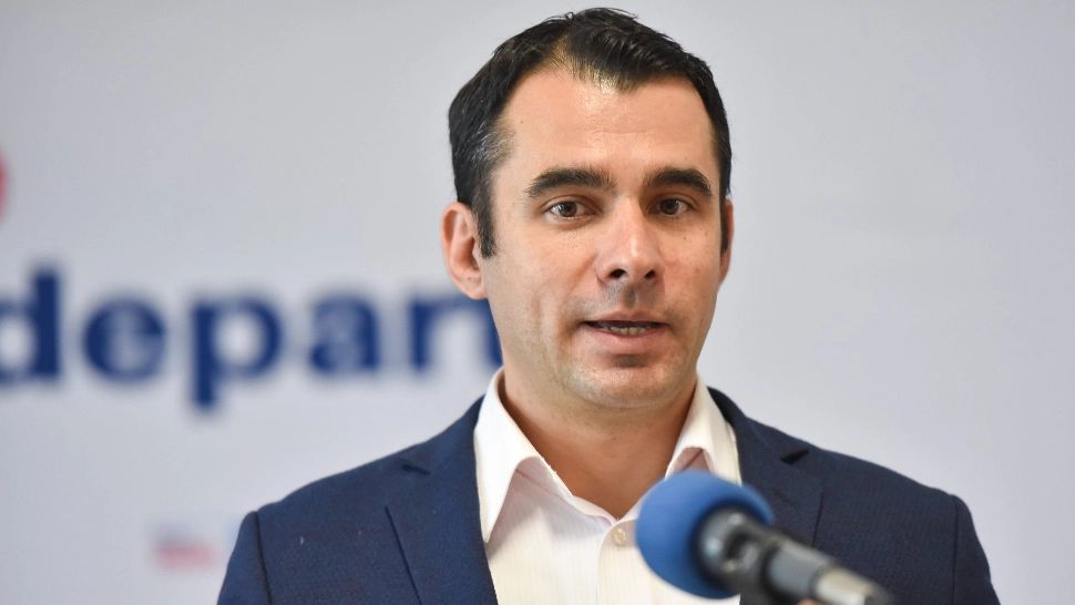 Reziștii ahtiați după tăieri încep userizarea bugetului. Se bat cu pumnii în piept că românii vor tăieri și demiteri