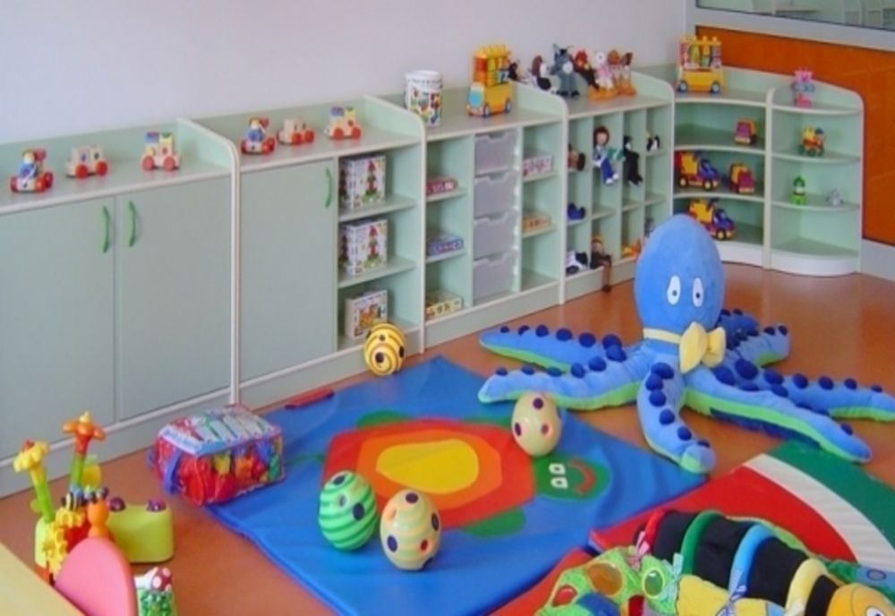 USR cere guvernului redeschiderea creșelor și a grădinițelor de stat