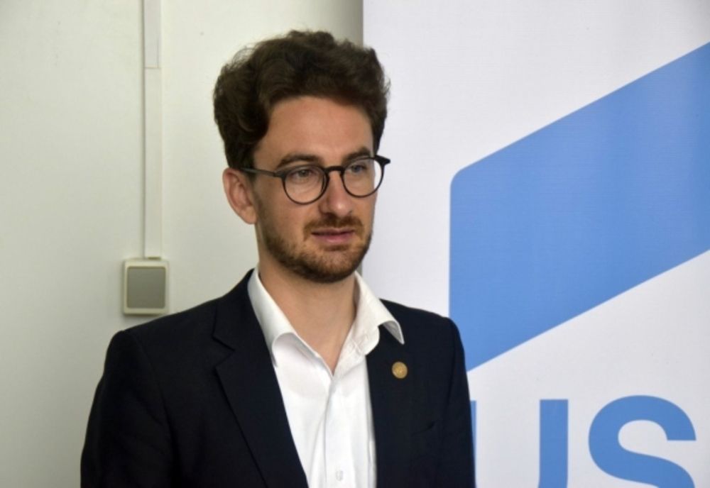 Deputatul USR PLUS Iulian Bulai: ”Ambii părinţi ai unui amic au murit de Covid-19. Nu e de glumă. E o chestiune de viaţă şi de moarte”