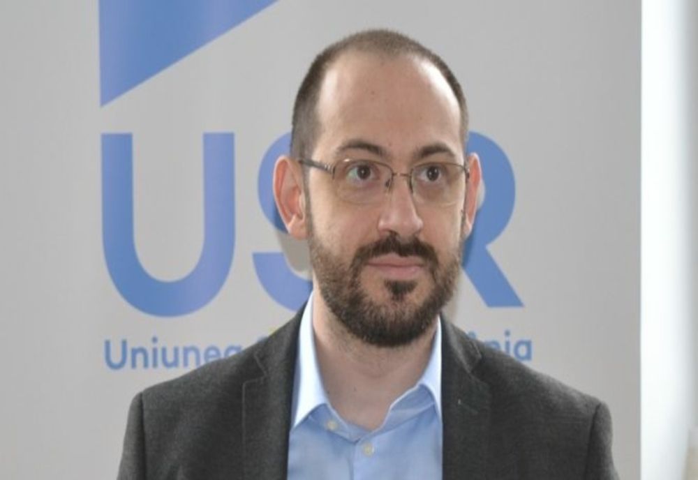 Deputatul USR PLUS Tudor Benga: Nu ştiu exact cine şi sfătuieşte pe premierul Cîţu, dar dacă ţine cu tot dinadinsul să îşi torpileze susţinerea parlamentară...