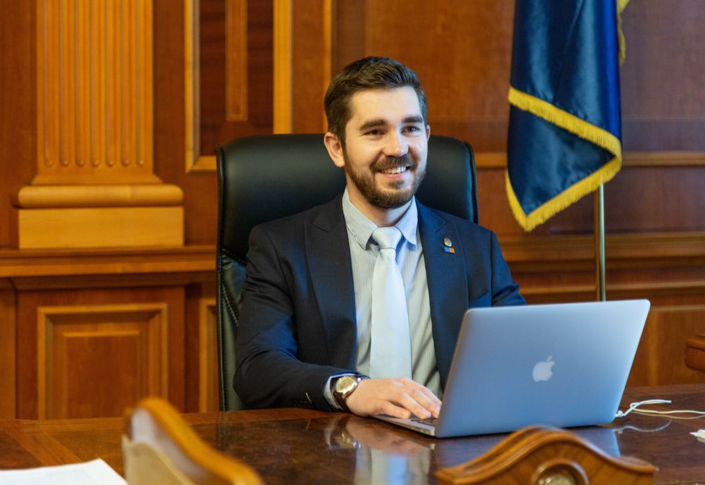 Deputatul USR Adrian Giurgiu: ”Trebuie să creăm pentru anul viitor, în 2024, o soluţie reală, o alternativă la acest mod greşit de a merge ca până acum de 30 de ani”