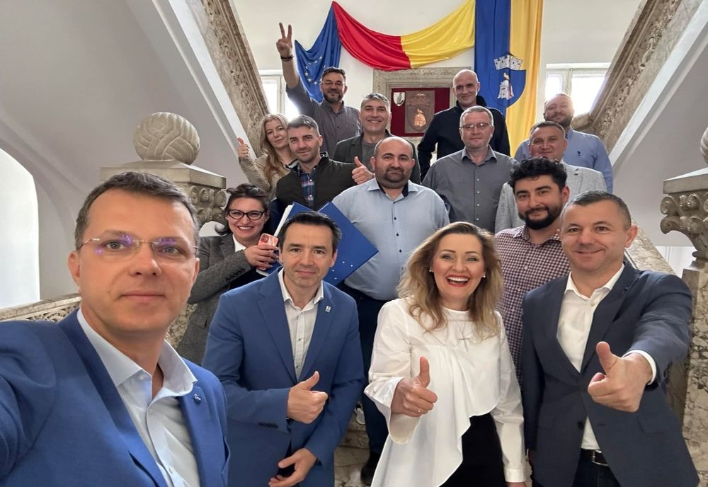 USR:  Şase dintre cele zece candidaturi pentru preşedinţia USR au fost validate