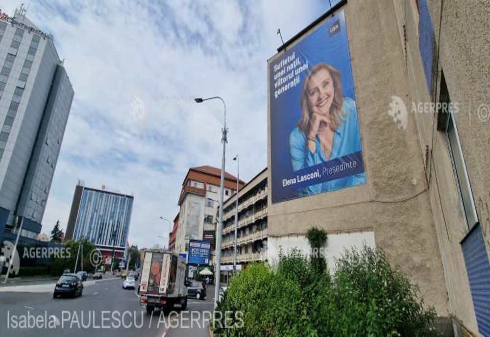 DOSAR PENAL PENTRU UN AFIŞ AL ELENEI LASCONI, AMPLASAT ILEGAL PE UN BLOC