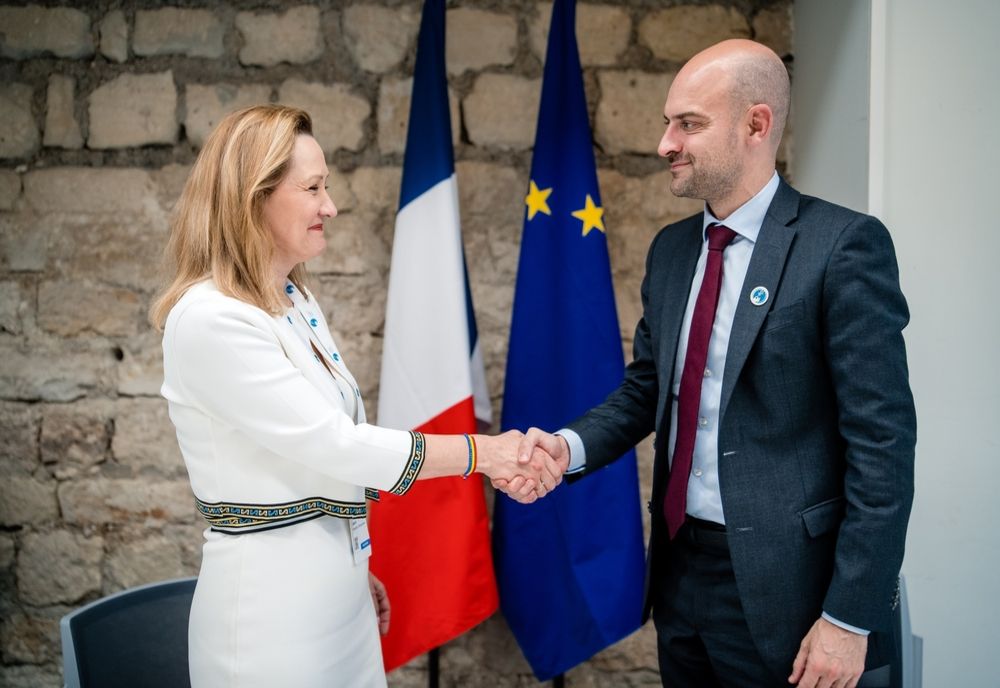 PREŞEDINTA USR, ELENA LASCONI, S-A ÎNTÂLNIT CU MINISTRUL DE EXTERNE AL FRANŢEI, JEAN-NOEL BARROT. AU DISCUTAT DESPRE "AVALANŞA" DE FAKE NEWS ŞI MANIPULĂRILE ONLINE