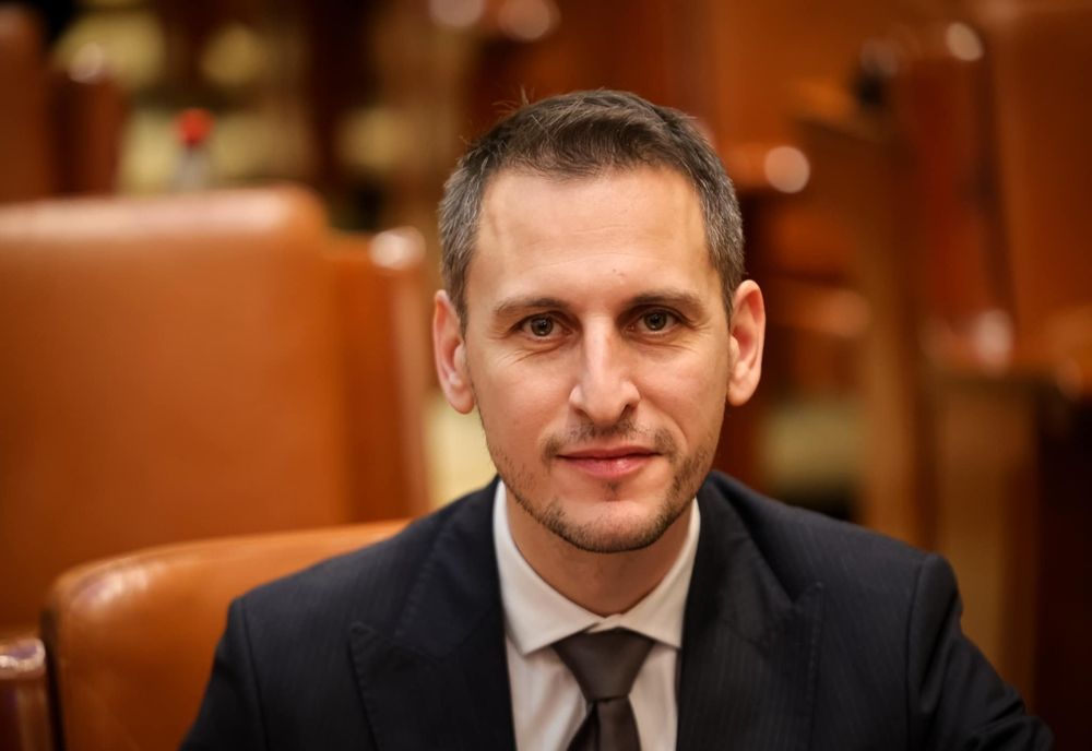 DEPUTATUL USR GEORGE GIMA CERE CONDUCERII TVR SĂ PREZINTE CONTRACTELE PE CARE TELEVIZIUNEA ROMÂNĂ LE-A SEMNAT CU REPREZENTANTA AUR